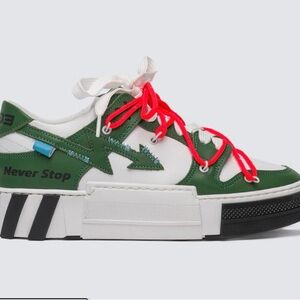 Brand new cro3sneakers 4sale they were too small for me!